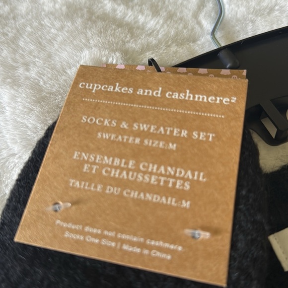 👻NWT! "CUPCAKES AND CASHMERE" Halloween ghost Sweater with Matching Socks 👻 - Picture 5 of 13